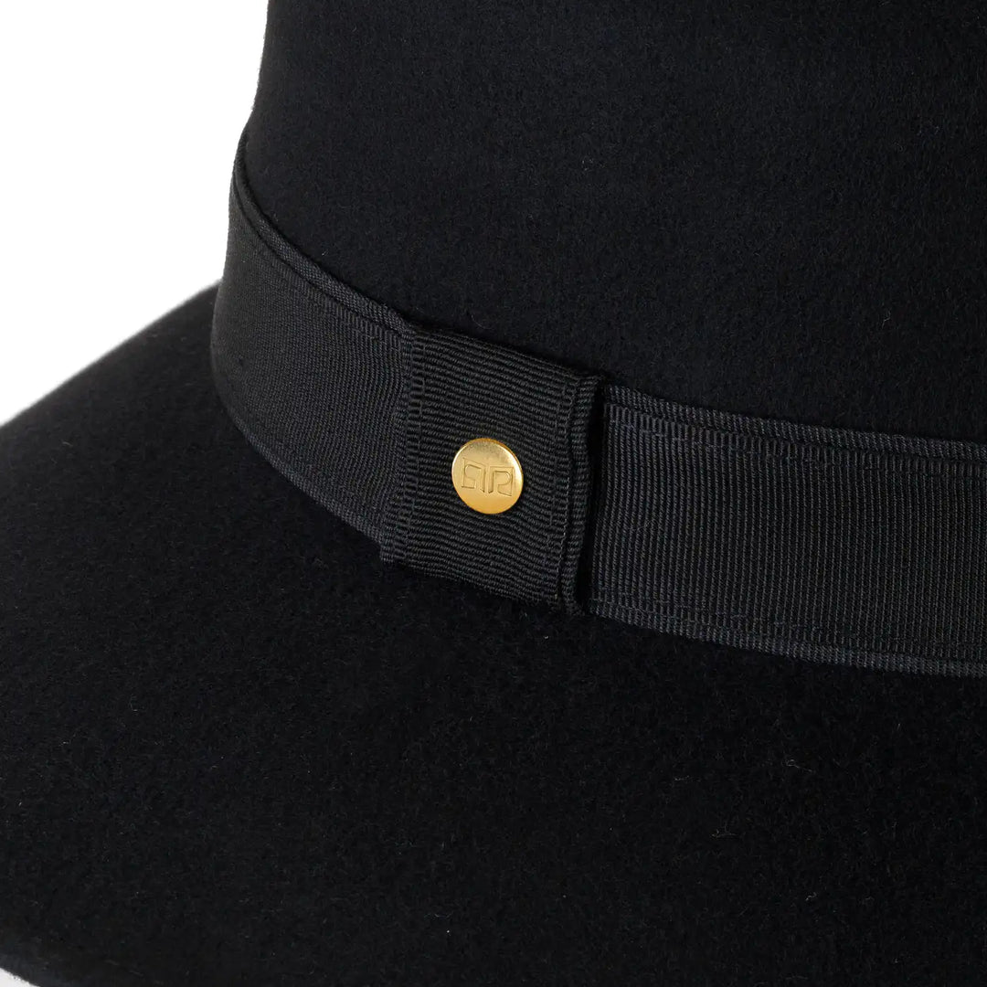 cappello a cloche signorile a tesa larga in lana merinos da donna color nero intenso foto con vista dettaglio ravvicinato primario nesti