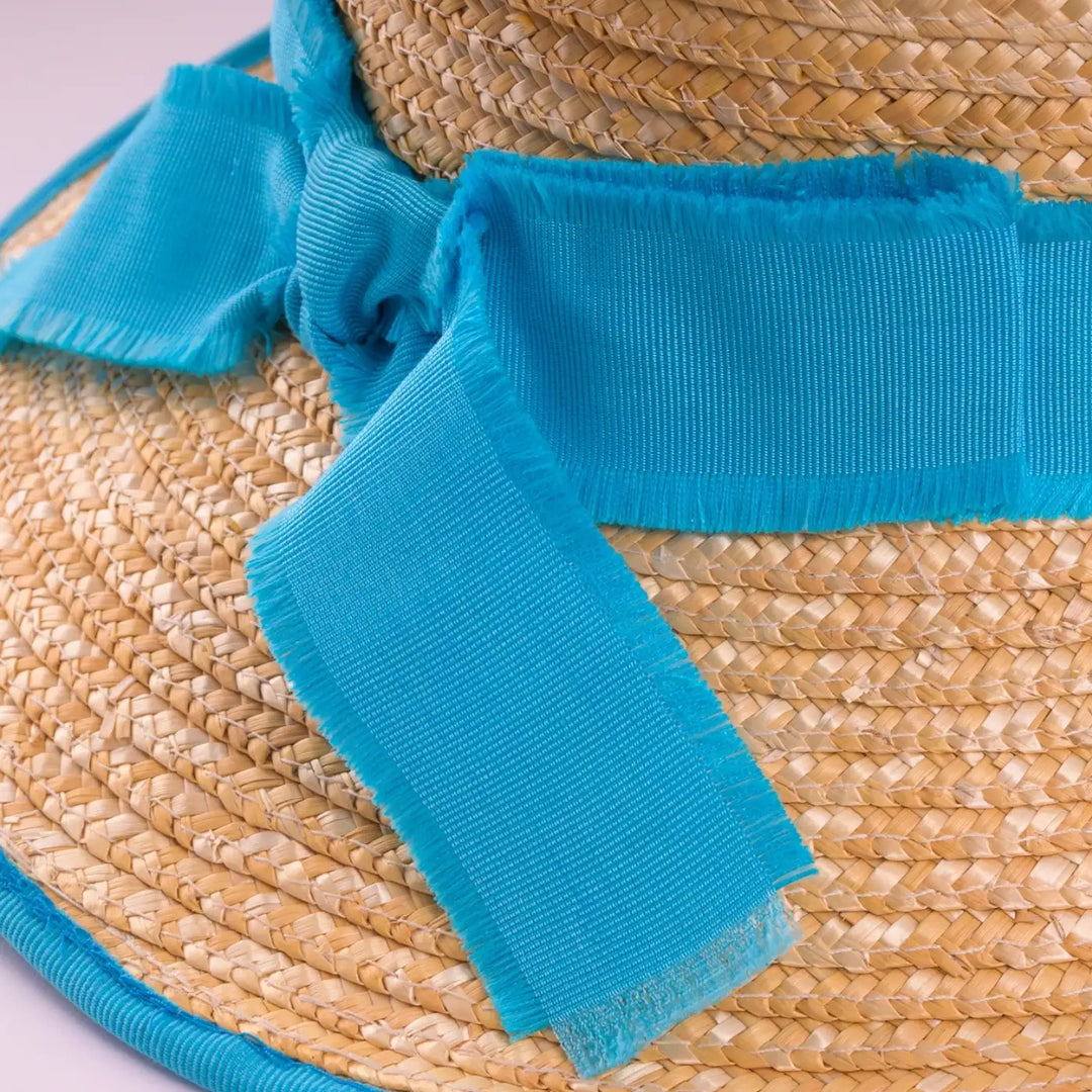 cappello con fiocco in paglia di firenze da donna foto con vista dettaglio ravvicinato color treccia scura primario nesti