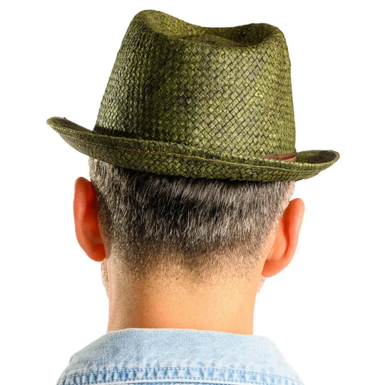 vista posteriore di un uomo con barba che indossa un cappello trilby a tesa corta stonewashed color verde fatto a mano da cappelleria primario nesti