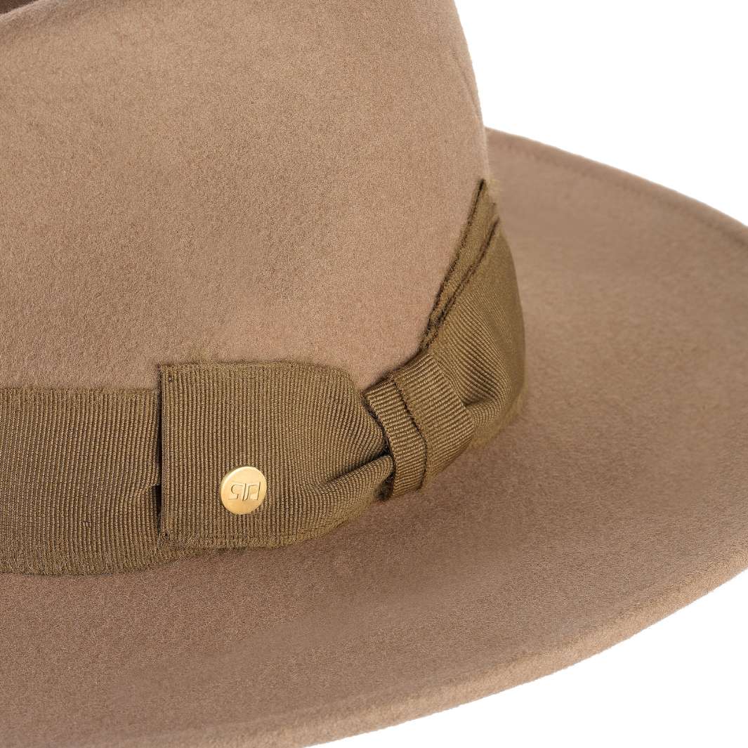 Cappello Fedora Esclusivo color Beige, in feltro di lapin, foto con vista dettaglio ravvicinato - Primario Nesti
