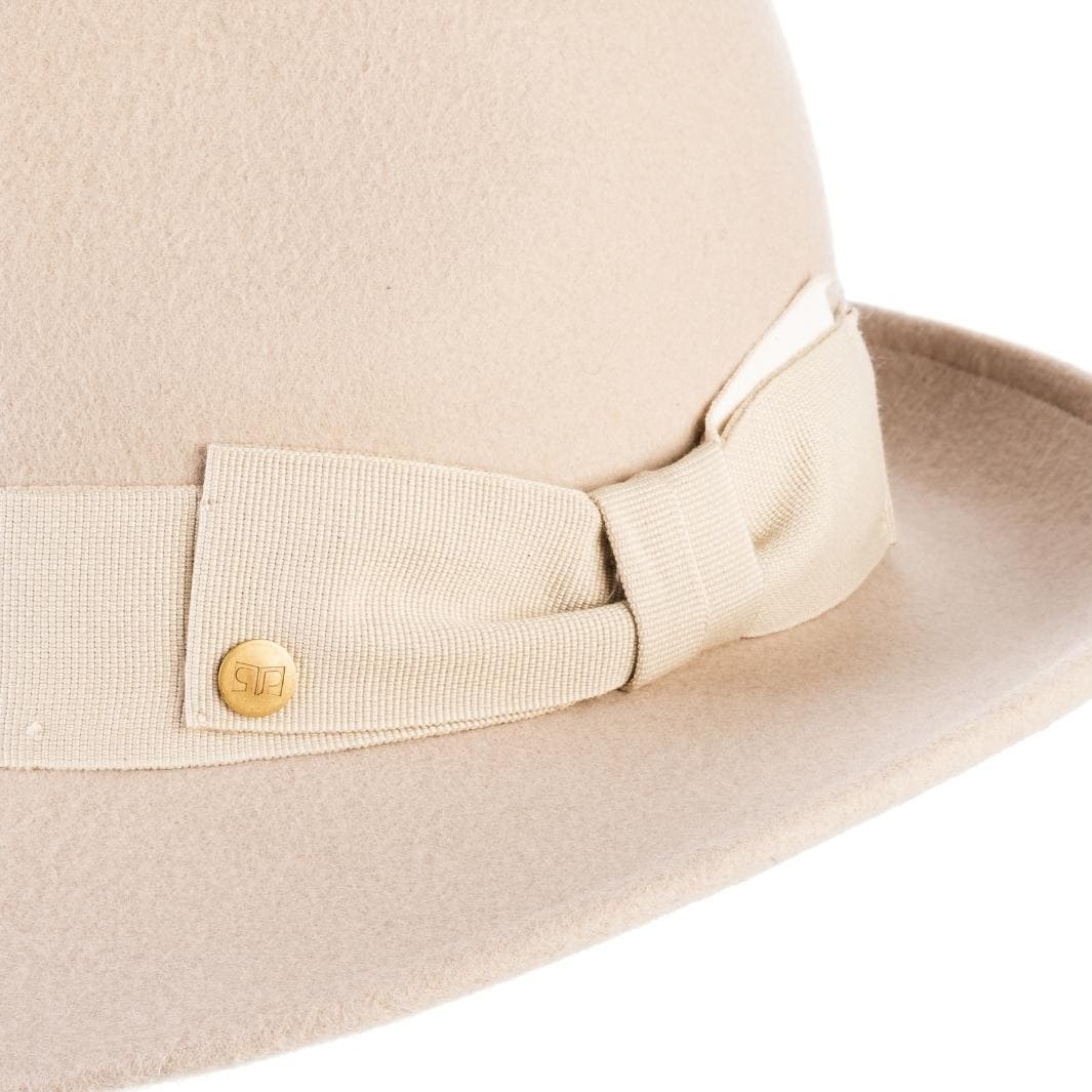 Cappello Fedora Coccos color Sabbia, in feltro di lana merinos da uomo, foto con vista dettaglio ravvicinato - Primario Nesti